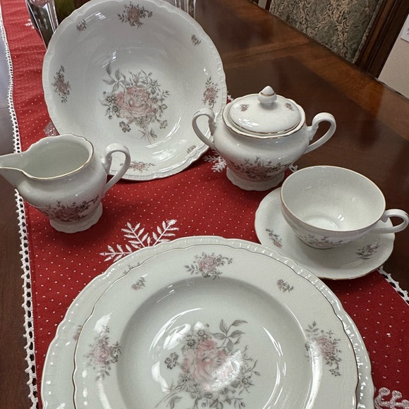 Dinnerwar set - Picture 2 of 2